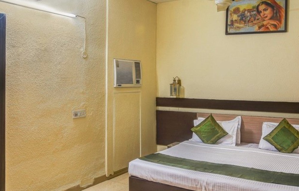1608729554Deluxe-Room-Hotel-Shagun-(3)
